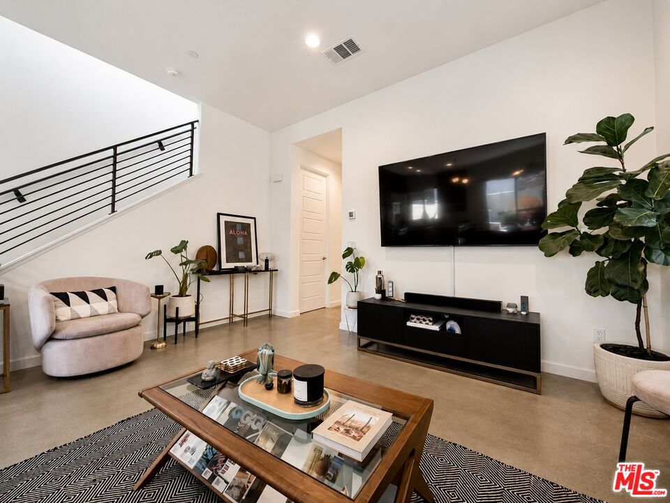 2693 Paragon Loop Palm Springs, CA 92262 - Photo 4 of 25