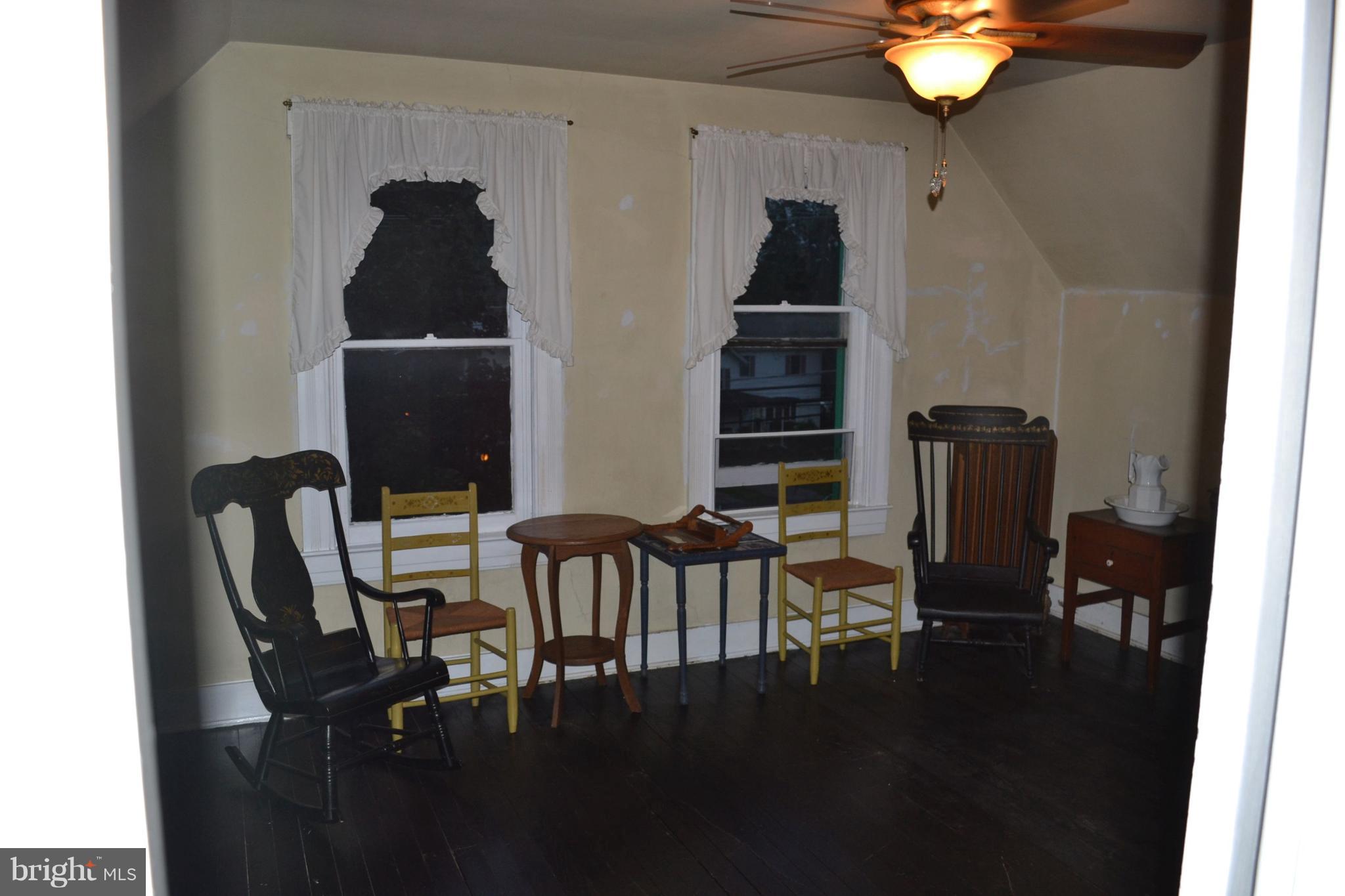 4808 Butler Road Glyndon, MD 21136 - Photo 21 of 30 Guest Room