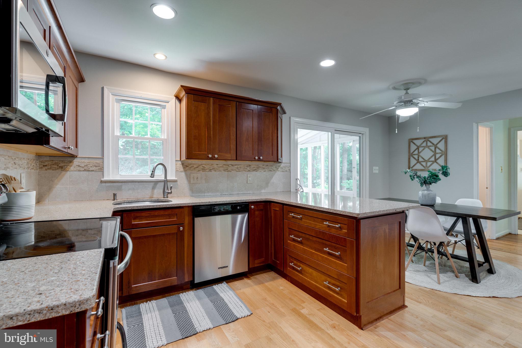 7811 Cliffside Court Springfield, VA 22153 - Photo 14 of 53 Kitchen