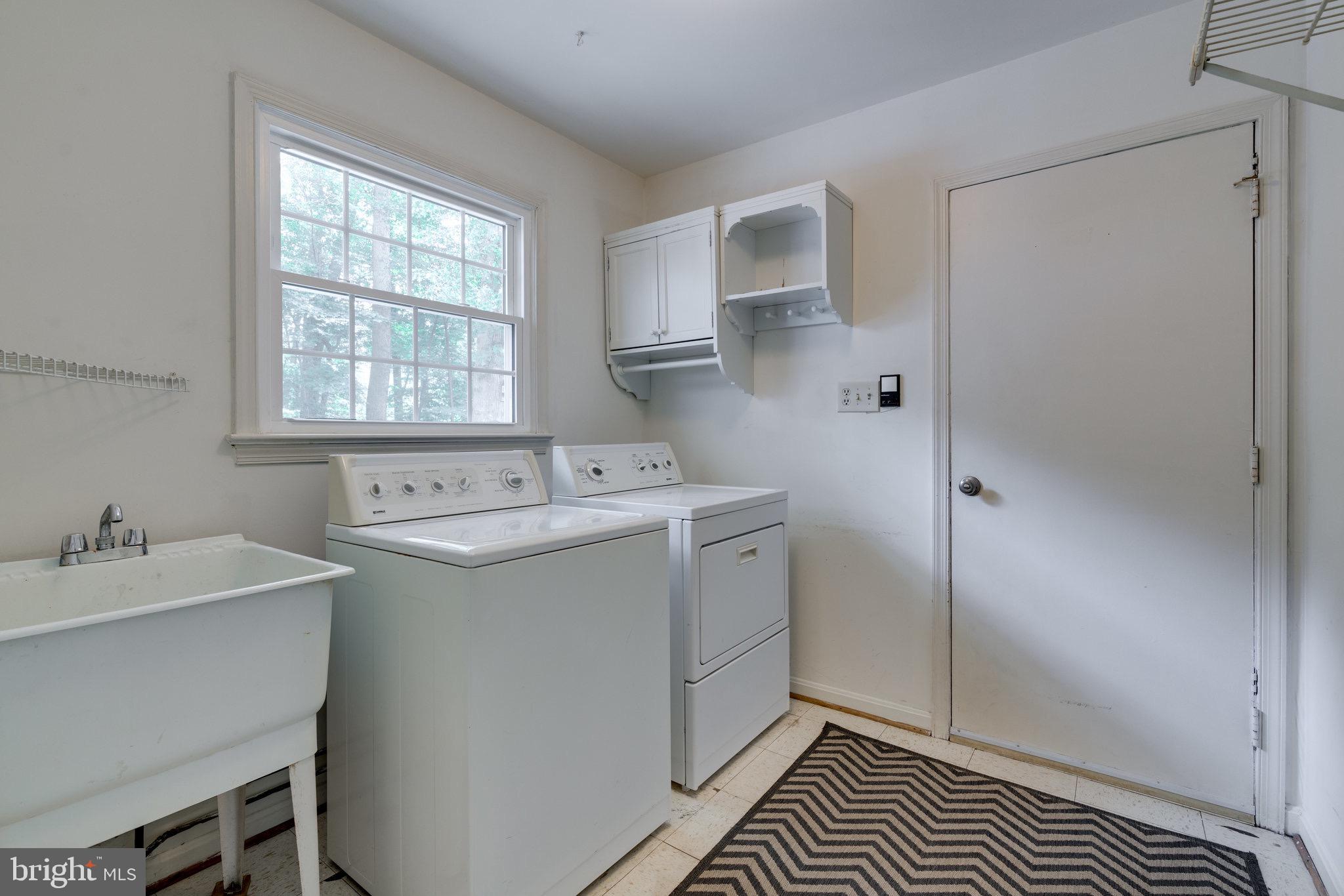 7811 Cliffside Court Springfield, VA 22153 - Photo 30 of 53 Main Level Laundry