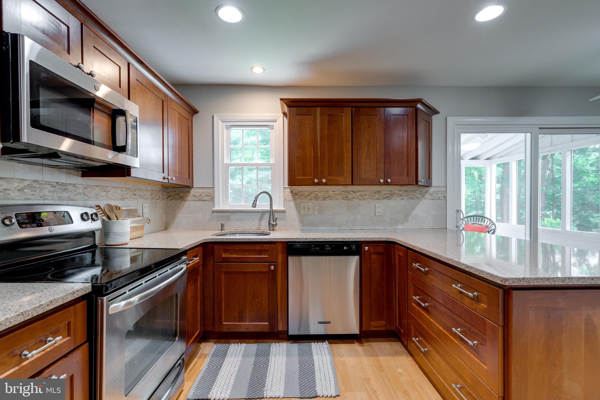 7811 Cliffside Court Springfield, VA 22153 - Photo 10 of 53 Updated Kitchen