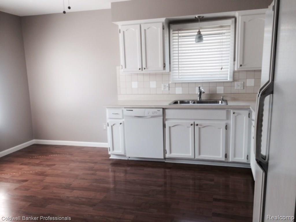 15179 Raphael Terrace Warren, MI 48088 - Photo 5 of 22 jk.JPG