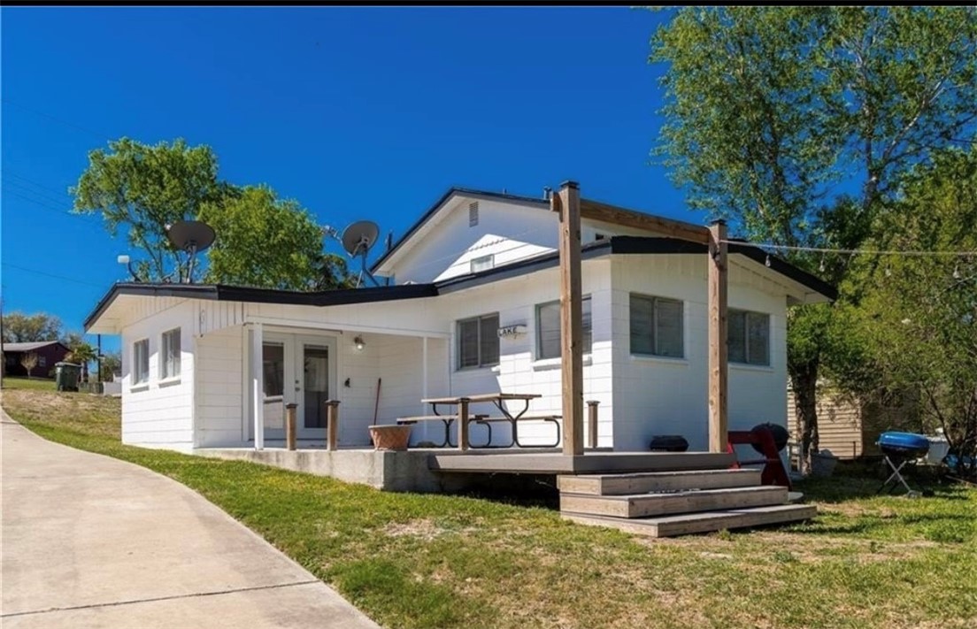 196 East Lakeview Trl