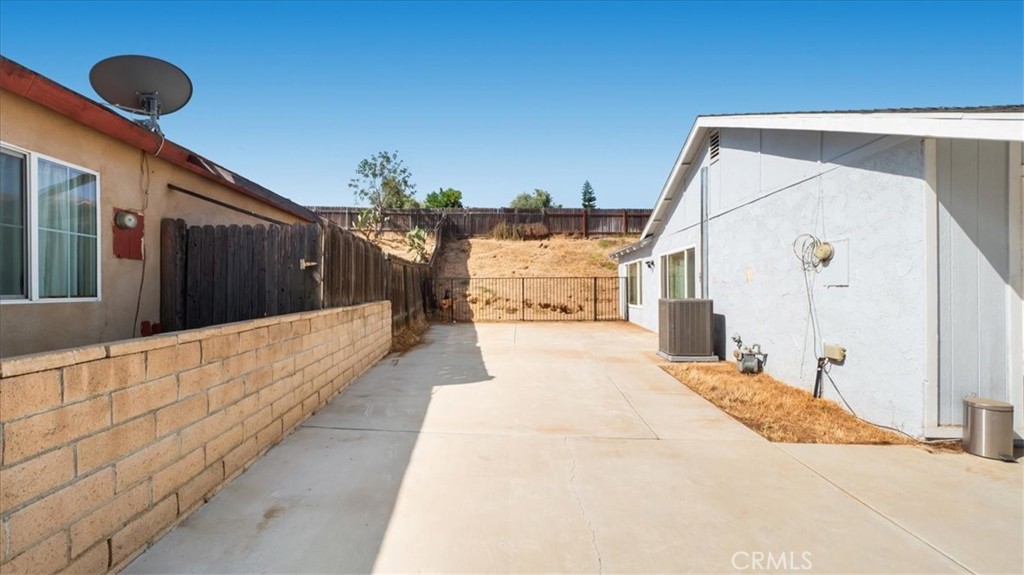 4440 Daniel Drive Riverside, CA 92503 - Photo 5 of 20