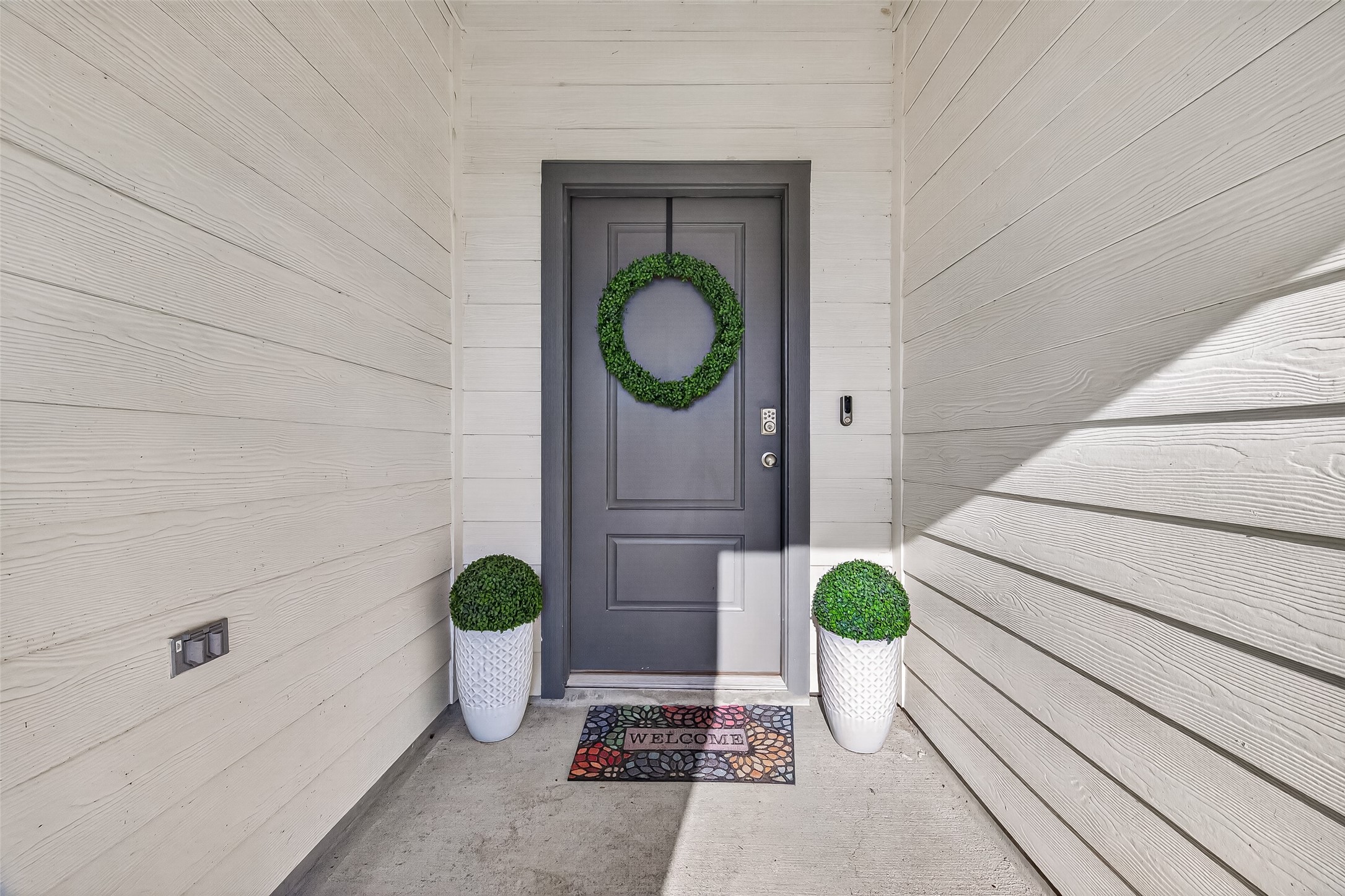 7923 Sleek Flock Lane Rosharon, TX 77583 - Photo 2 of 29 Inviting covered front porch