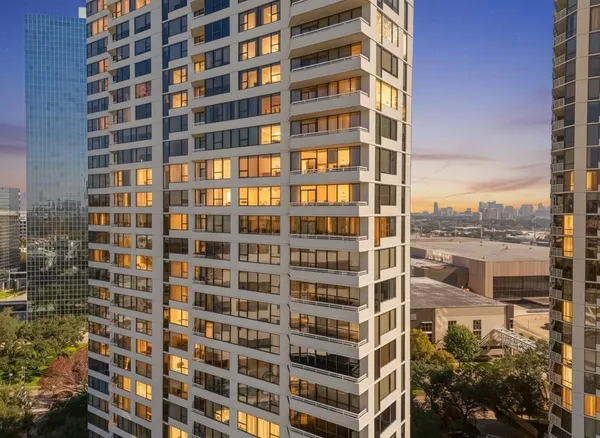 $299,999 | 14 Greenway Plaza, Unit 17Q, Houston, TX 77046