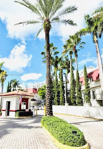 $2,450 | 8650 Southwest 67th Avenue, Unit 1018, Pinecrest, FL 33156