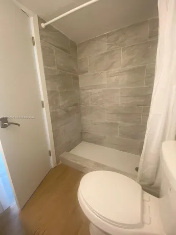 a view of empty room with window