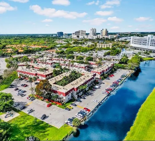 $2,450 | 8650 Southwest 67th Avenue, Unit 1018, Pinecrest, FL 33156
