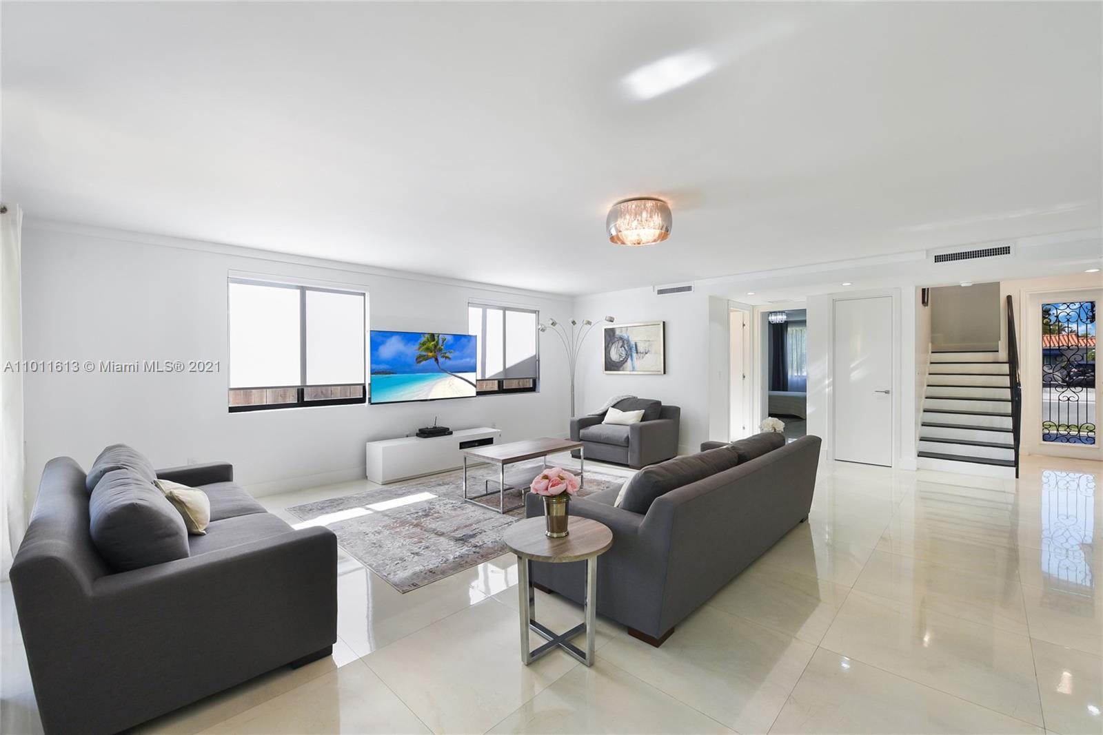 471 Southwest 30th Road Miami, FL 33129 - Photo 11 of 27 Other view | Living Room Area