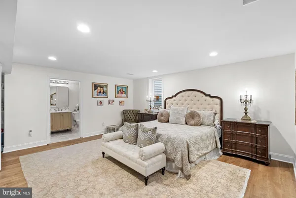 $1,895,000 | 15064 Barlow Drive, Waterford, VA 20197