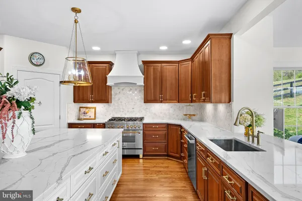 $1,895,000 | 15064 Barlow Drive, Waterford, VA 20197