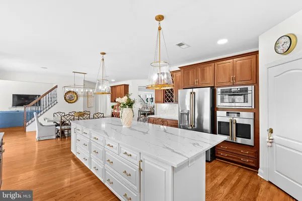 $1,895,000 | 15064 Barlow Drive, Waterford, VA 20197