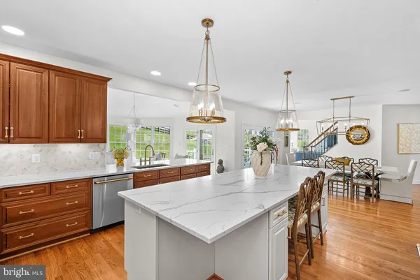 $1,895,000 | 15064 Barlow Drive, Waterford, VA 20197