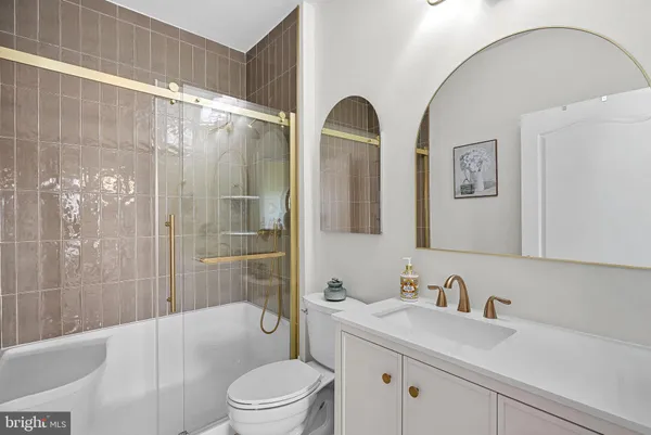 $1,895,000 | 15064 Barlow Drive, Waterford, VA 20197