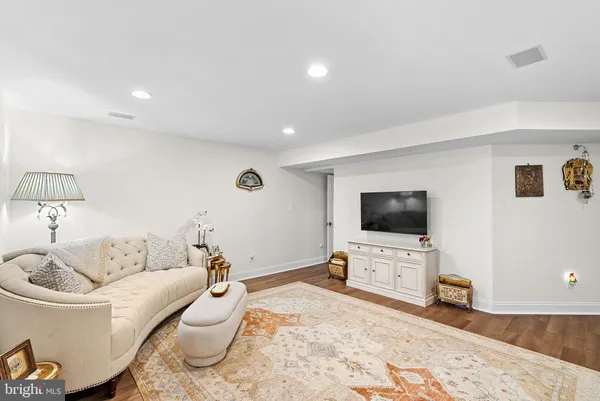 $1,895,000 | 15064 Barlow Drive, Waterford, VA 20197