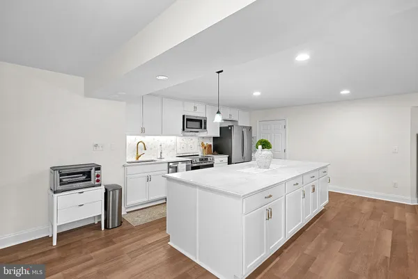 $1,895,000 | 15064 Barlow Drive, Waterford, VA 20197