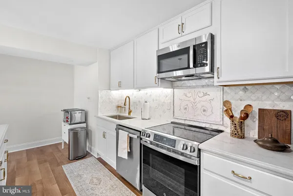 $1,895,000 | 15064 Barlow Drive, Waterford, VA 20197