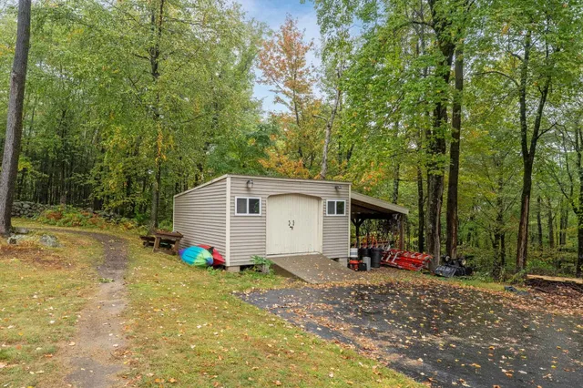 $899,000 | 4 Trow Road, Mont Vernon, NH 03057