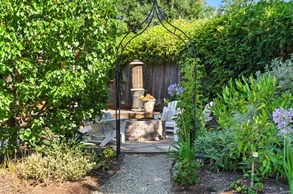 $3,895,000 | 810 Glencrag Way, Woodside, CA 94062