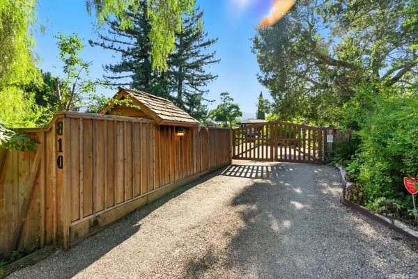 $3,895,000 | 810 Glencrag Way, Woodside, CA 94062