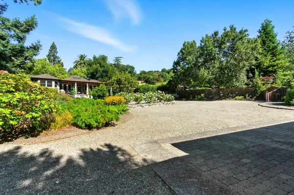 $3,895,000 | 810 Glencrag Way, Woodside, CA 94062