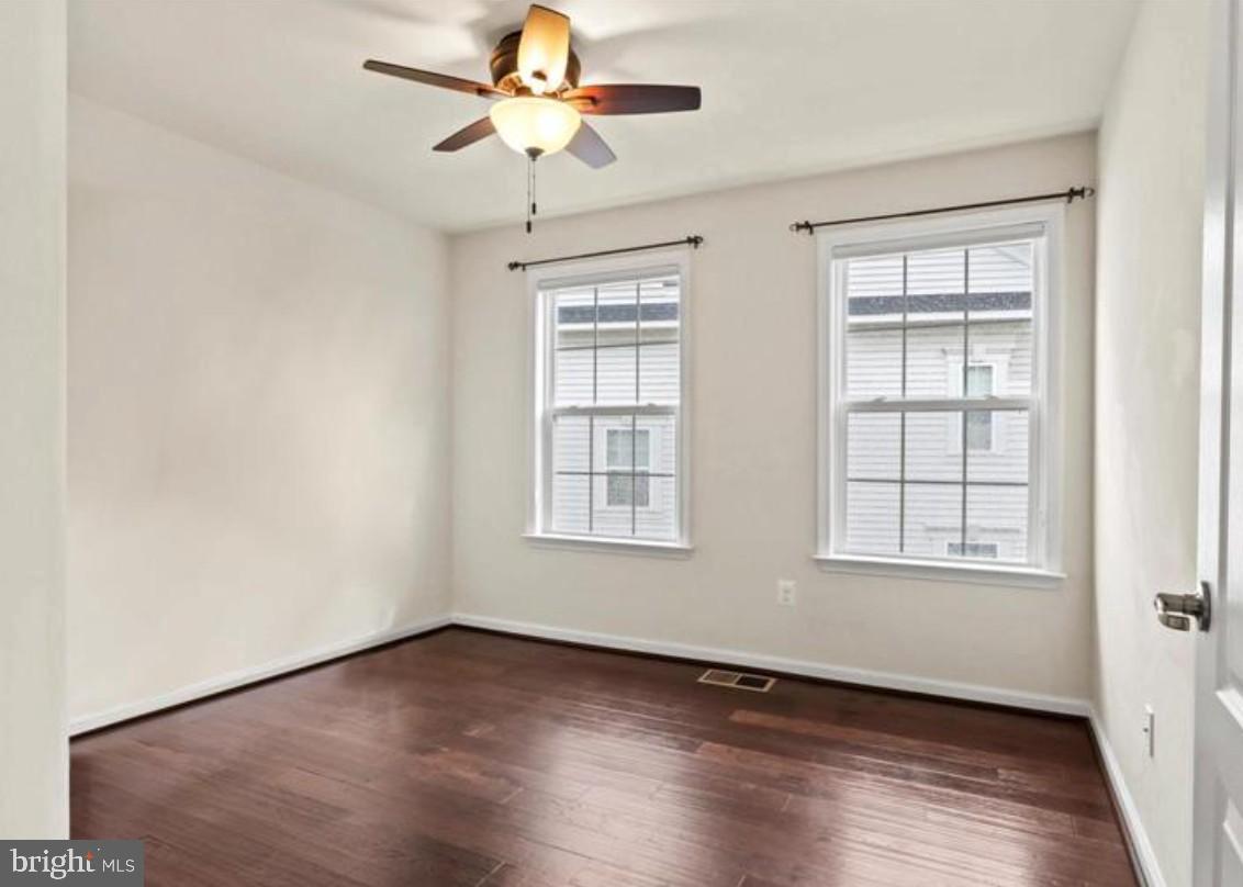 4843 Dane Ridge Circle Woodbridge, VA 22193 - Photo 16 of 24 Bright and airy room with natural light.