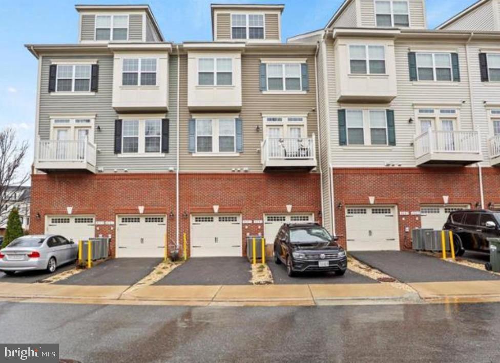 4843 Dane Ridge Circle Woodbridge, VA 22193 - Photo 2 of 24 Charming townhomes with garage access.