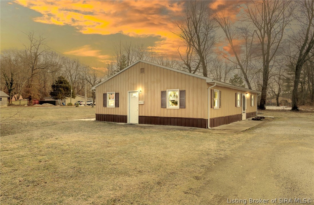 733 Mann Avenue Austin, IN 47102 - Photo 1 of 37