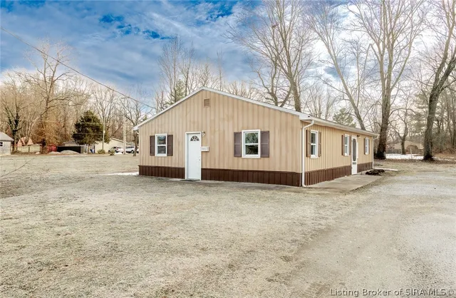 $94,999 | 733 Mann Avenue, Austin, IN 47102