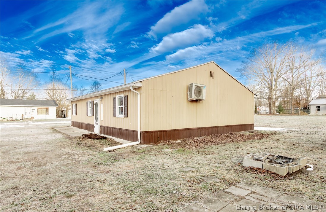 733 Mann Avenue Austin, IN 47102 - Photo 6 of 37