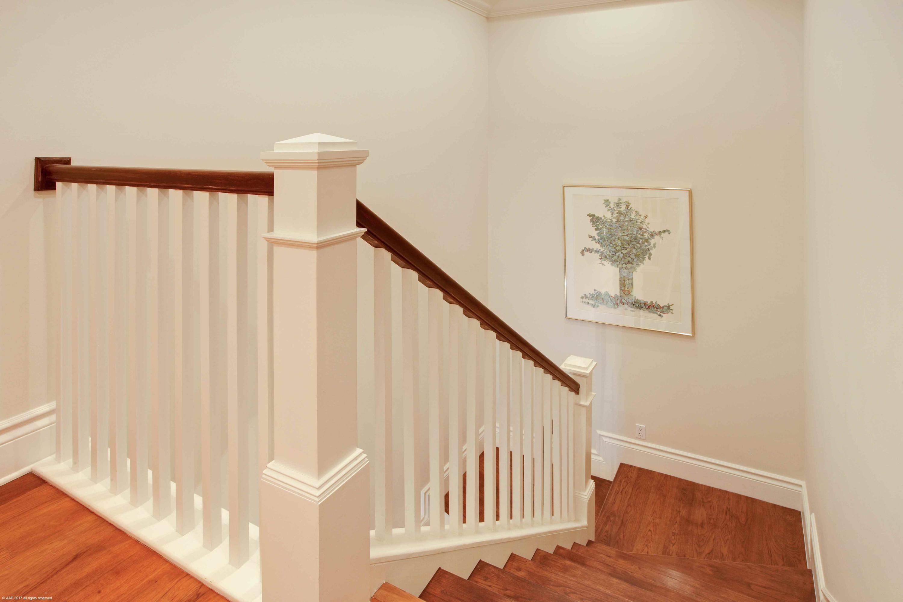 510 Northeast Wavecrest Way Boca Raton, FL 33432 - Photo 18 of 40 STAIRCASE