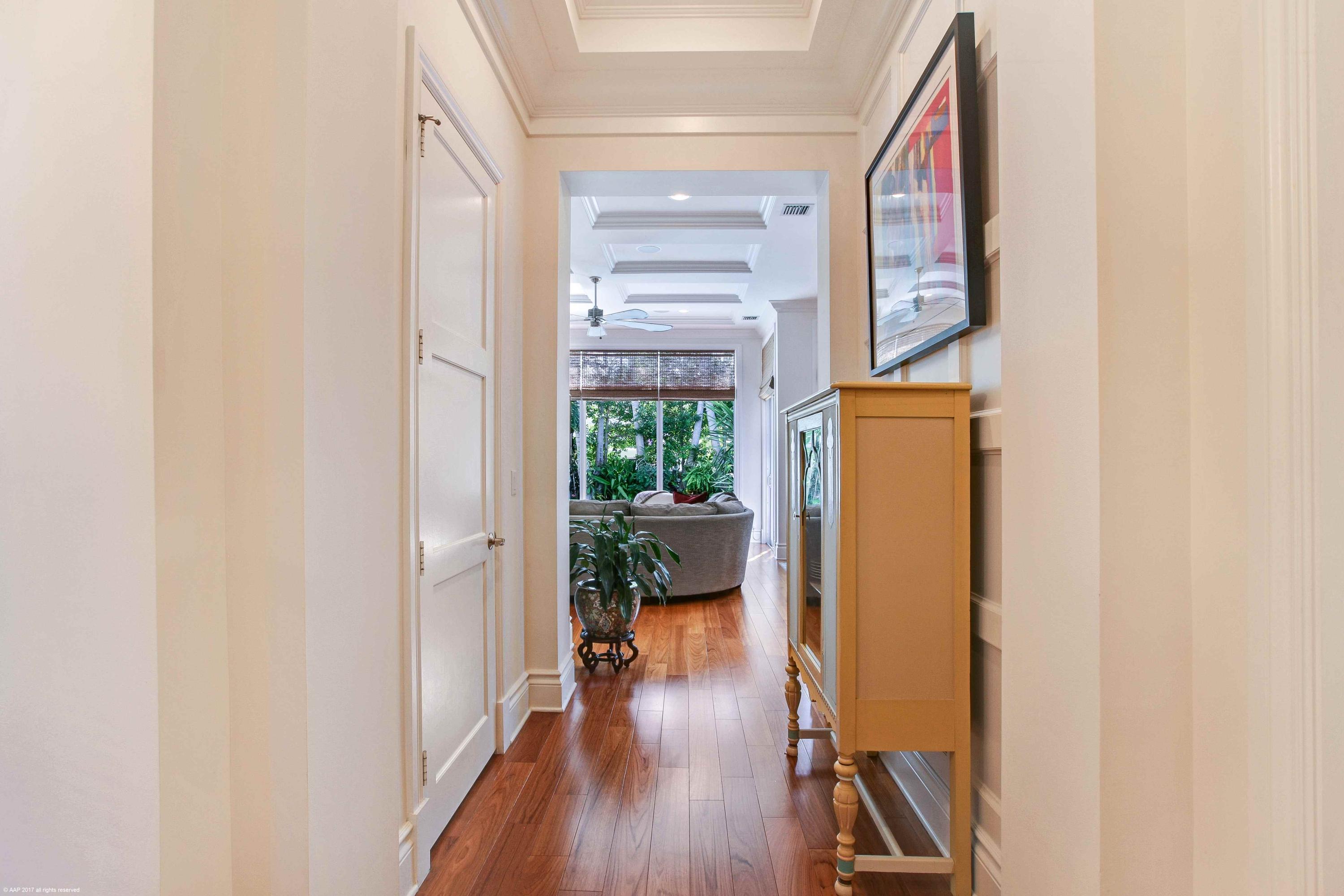 510 Northeast Wavecrest Way Boca Raton, FL 33432 - Photo 7 of 40 HALLWAY