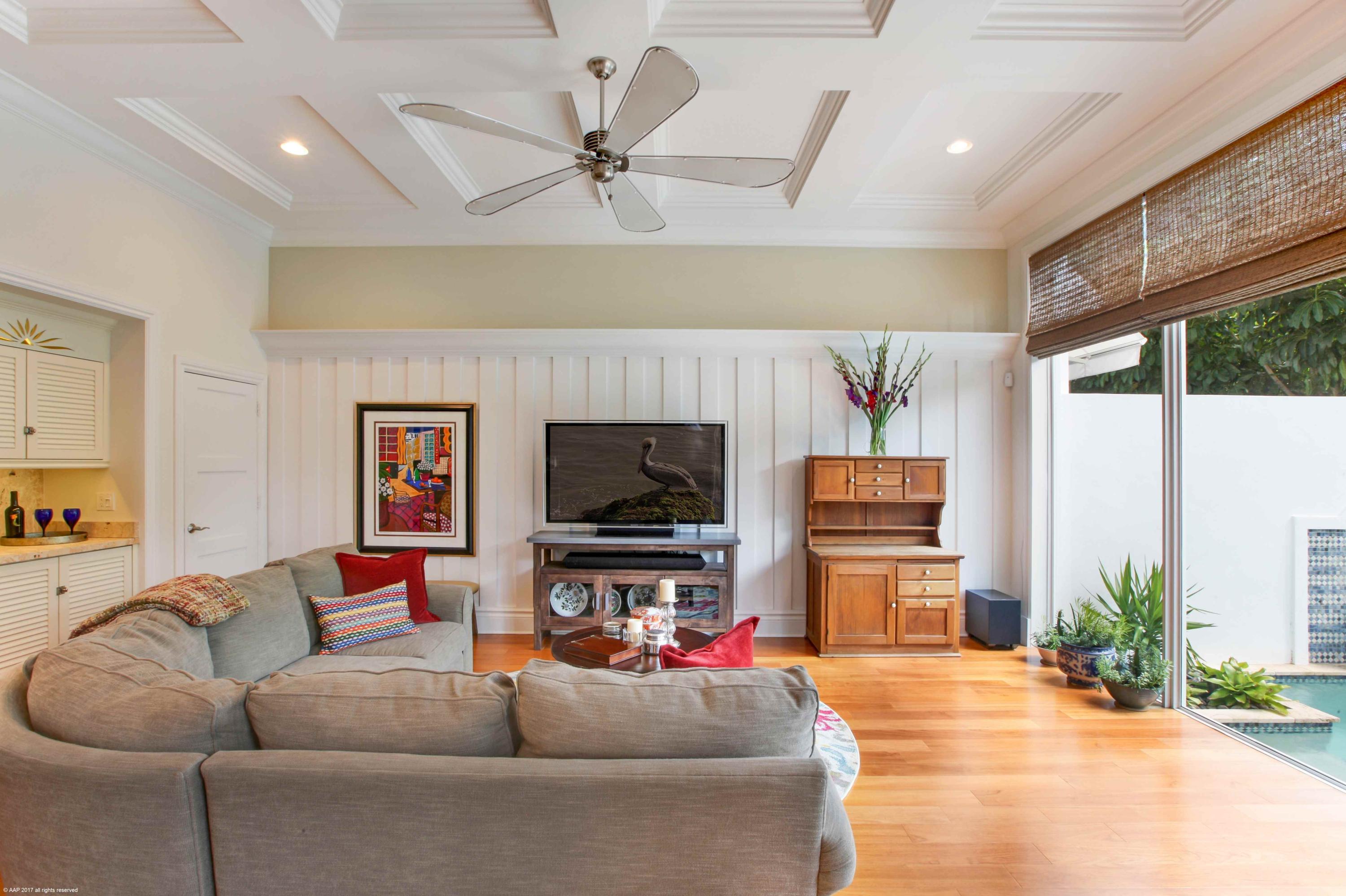 510 Northeast Wavecrest Way Boca Raton, FL 33432 - Photo 10 of 40 LIVING ROOM