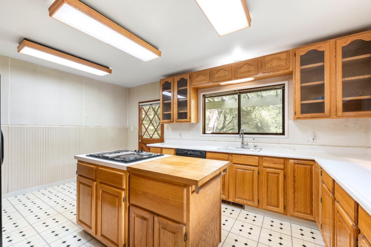 7321 Morning Canyon Road Placerville, CA 95667 - Photo 12 of 39 a kitchen that has a sink and a stove in it