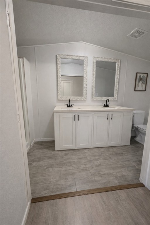 7031 Red Rock Road Franklin, TX 77856 - Photo 11 of 17 a bathroom with a sink a mirror and a bathtub
