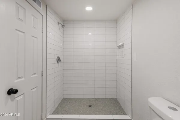 a view of empty room with ceiling fan