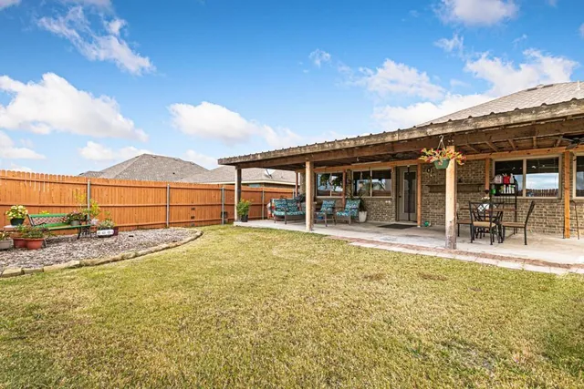 $2,300 | 2106 Blakehill Drive, Forney, TX 75126