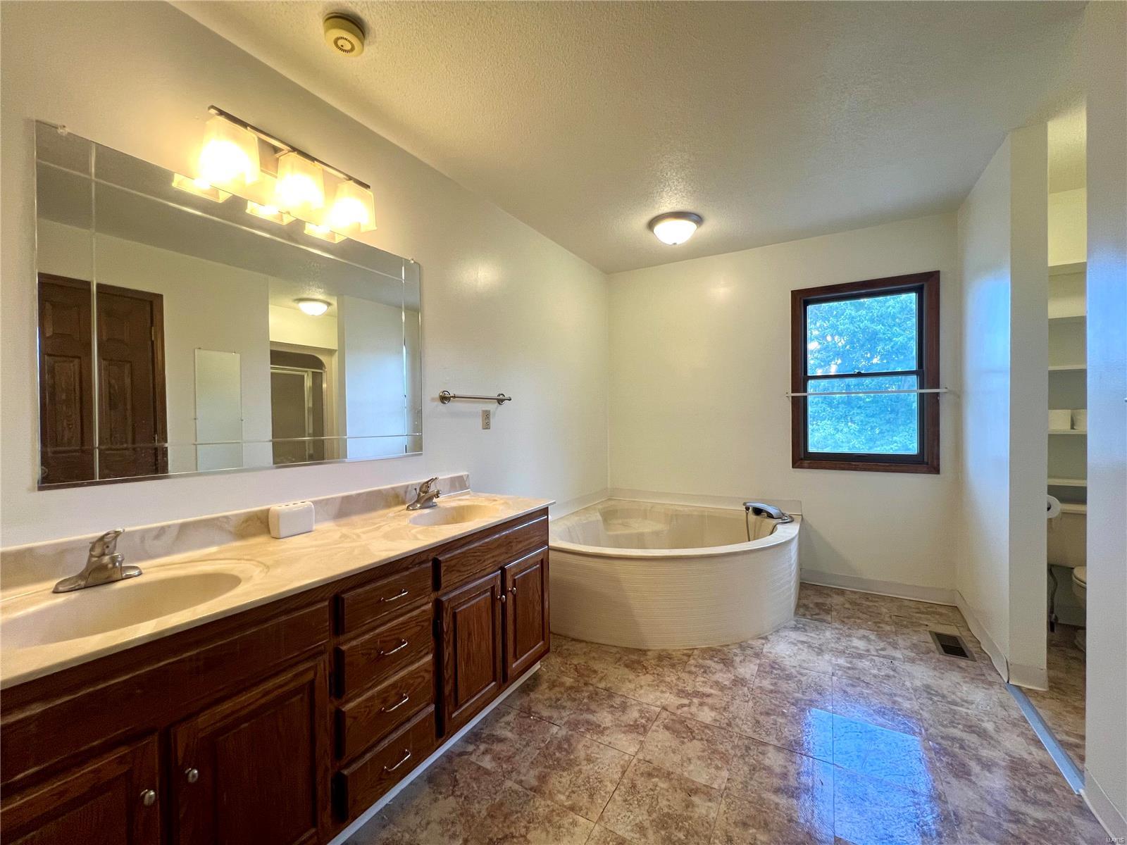 112 Sugarmill Road Troy, IL 62294 - Photo 15 of 28 Gallery Image 15