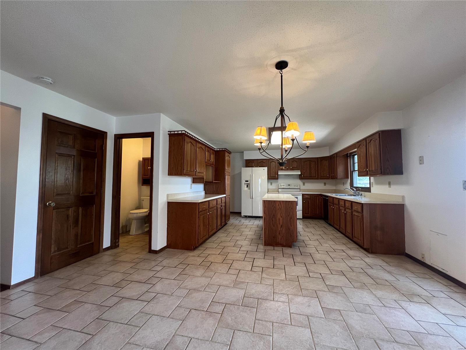 112 Sugarmill Road Troy, IL 62294 - Photo 8 of 28 Gallery Image 8