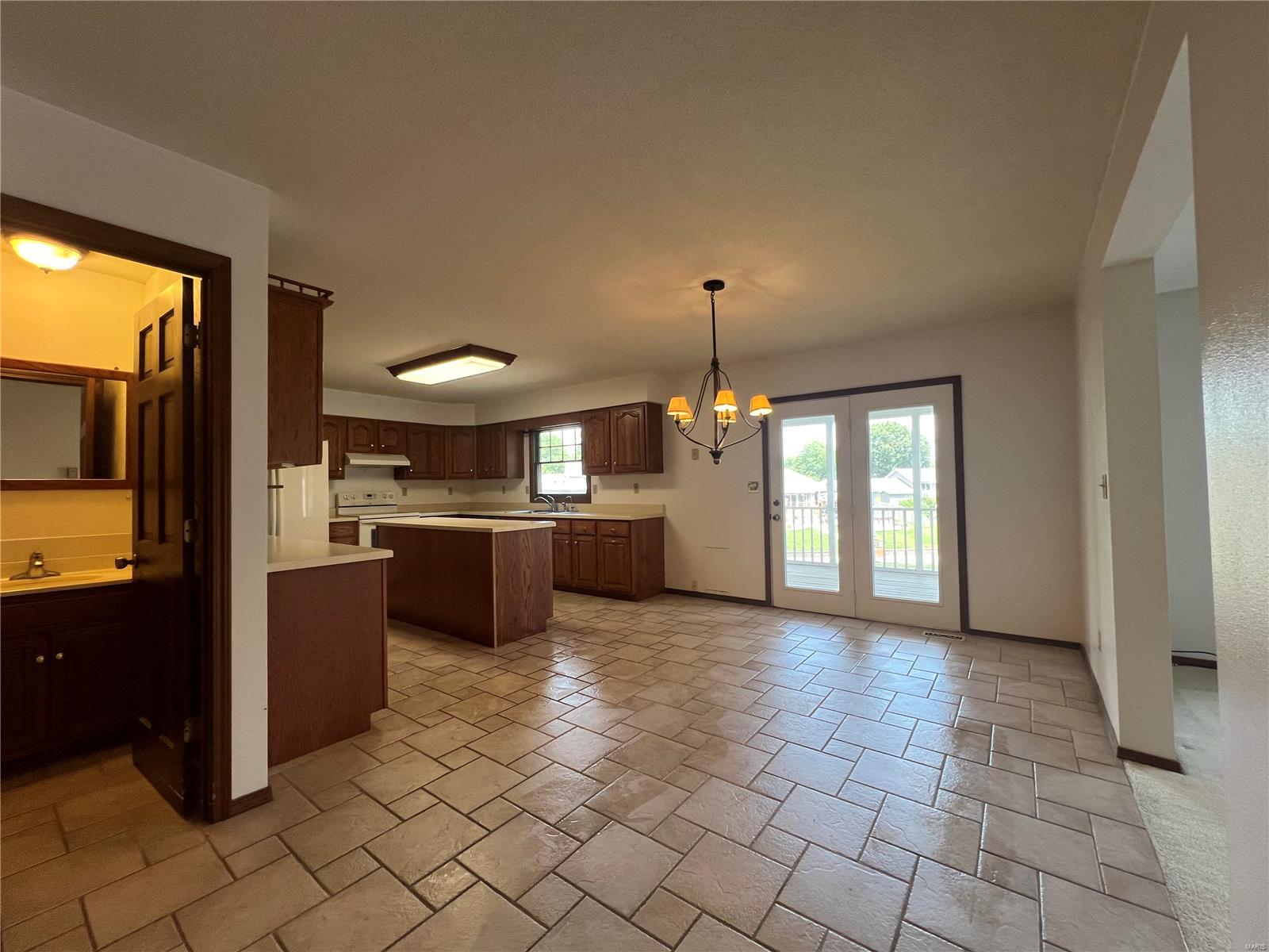 112 Sugarmill Road Troy, IL 62294 - Photo 9 of 28 Gallery Image 9