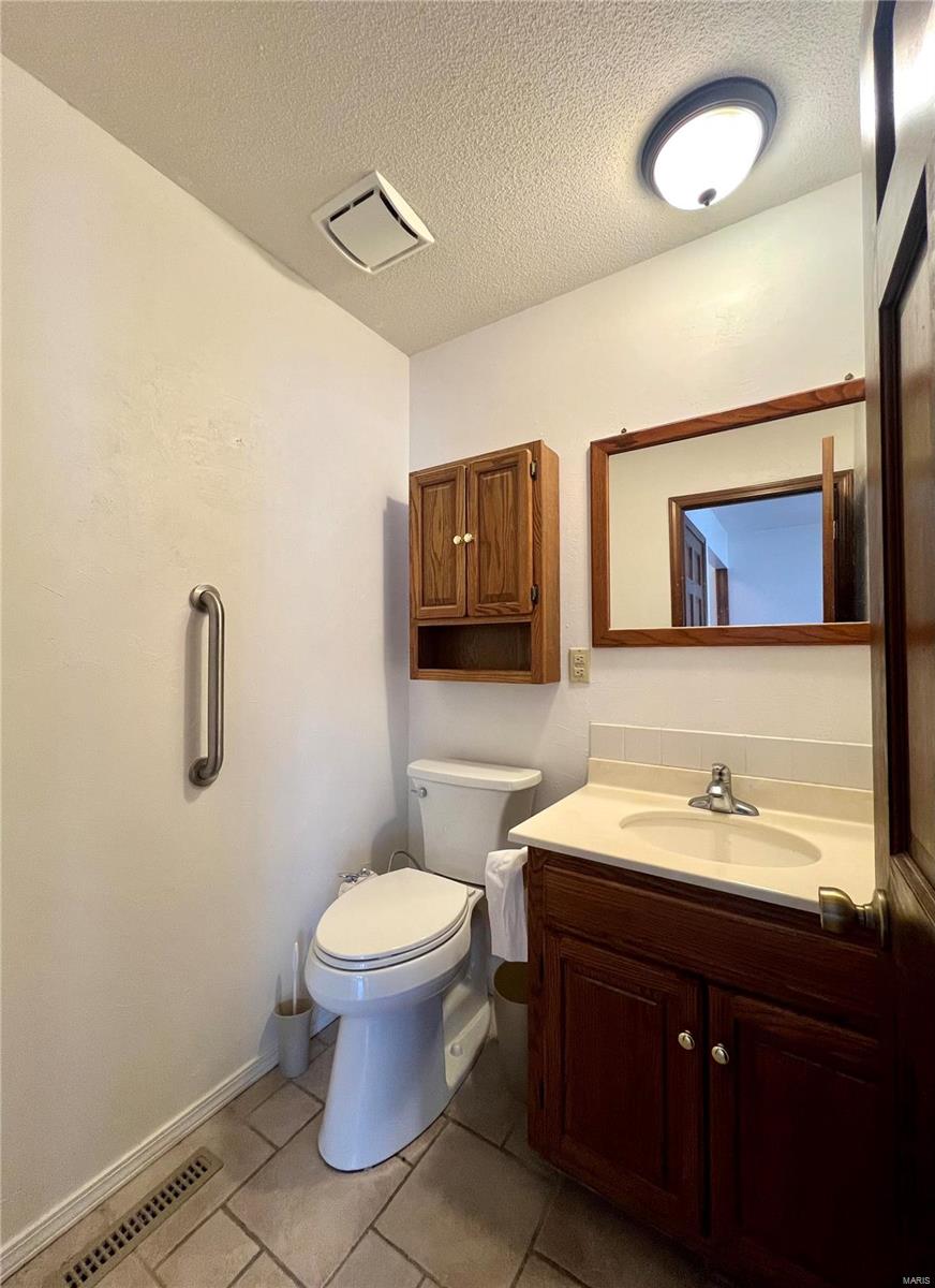 112 Sugarmill Road Troy, IL 62294 - Photo 10 of 28 Gallery Image 10