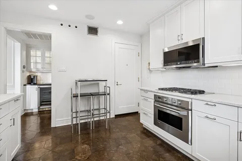 $399,900 | 3750 North Lake Shore Drive, Unit 10H, Chicago, IL 60613