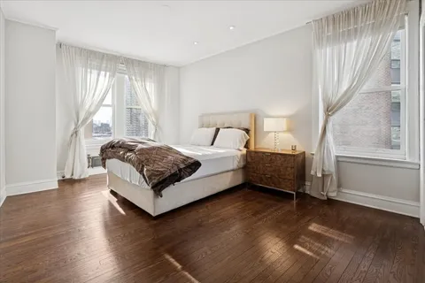 $399,900 | 3750 North Lake Shore Drive, Unit 10H, Chicago, IL 60613