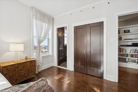 $399,900 | 3750 North Lake Shore Drive, Unit 10H, Chicago, IL 60613