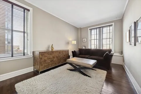 $399,900 | 3750 North Lake Shore Drive, Unit 10H, Chicago, IL 60613