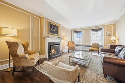 $399,900 | 3750 North Lake Shore Drive, Unit 10H, Chicago, IL 60613