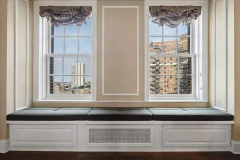 $399,900 | 3750 North Lake Shore Drive, Unit 10H, Chicago, IL 60613