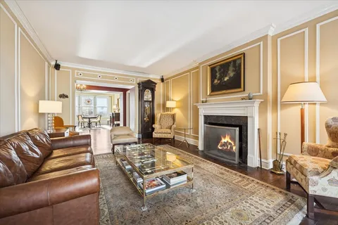 $399,900 | 3750 North Lake Shore Drive, Unit 10H, Chicago, IL 60613