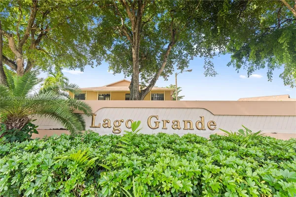 $3,000 | 2450 West 67th Place, Unit 1312, Hialeah, FL 33016